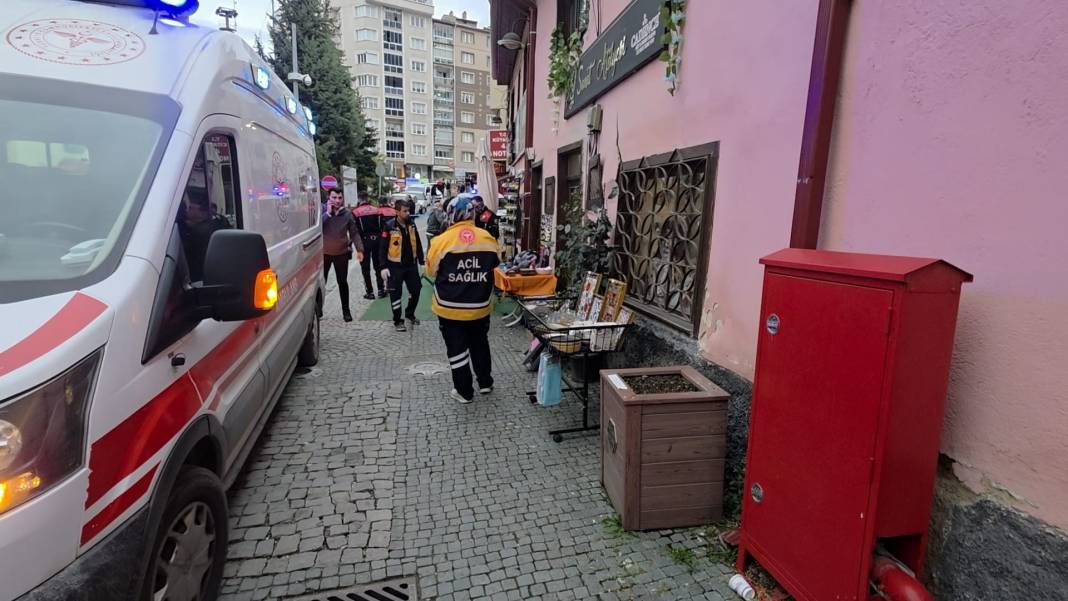 İki çocuk annesi iş yerinde bıçaklanarak öldürüldü! 5